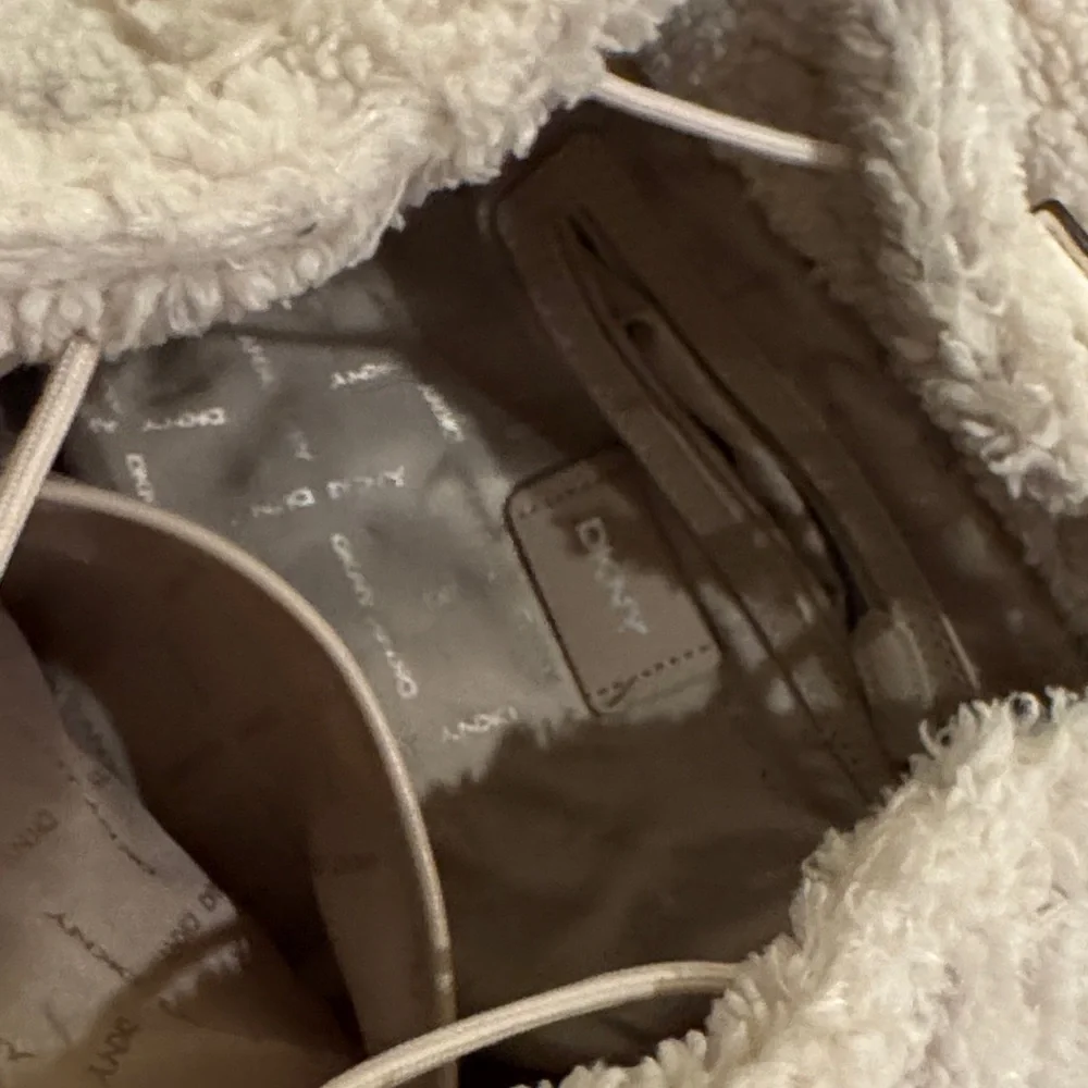 DKNY Cream Sherpa women’s Backpack - Picture 6 of 9